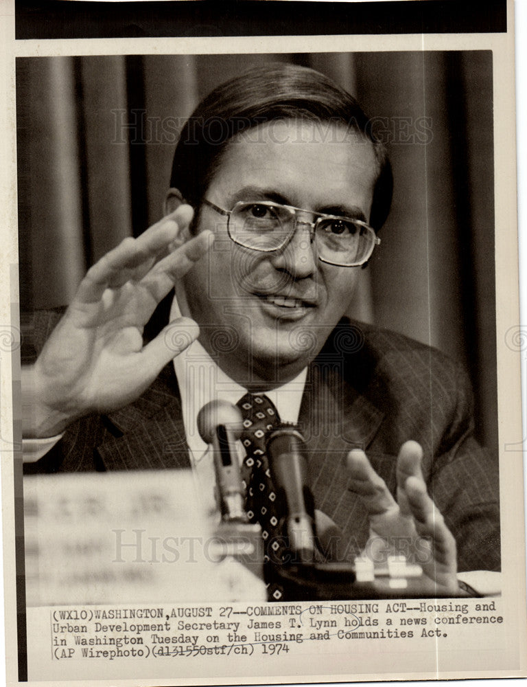 1974 Press Photo Secretary Lynn Washington Housing - Historic Images