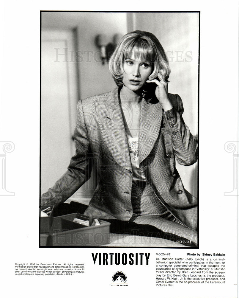 1995 Press Photo Kelly Lynch Actress - Historic Images