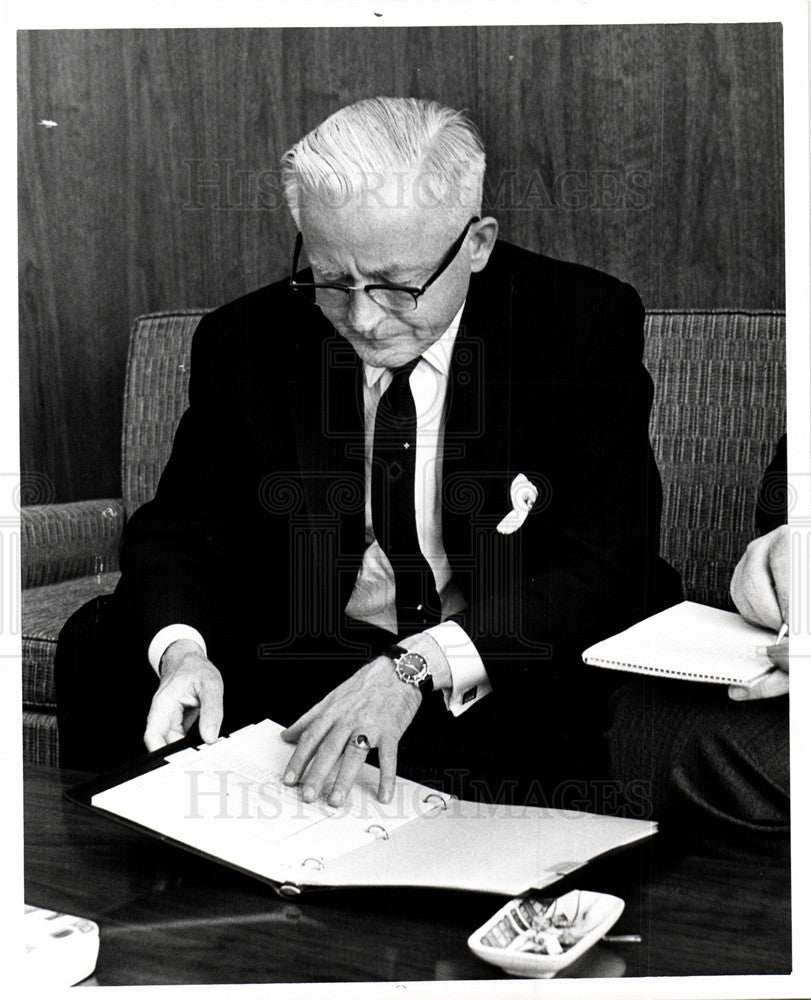 1961 Press Photo Gerald J. Lynch Professor - Historic Images