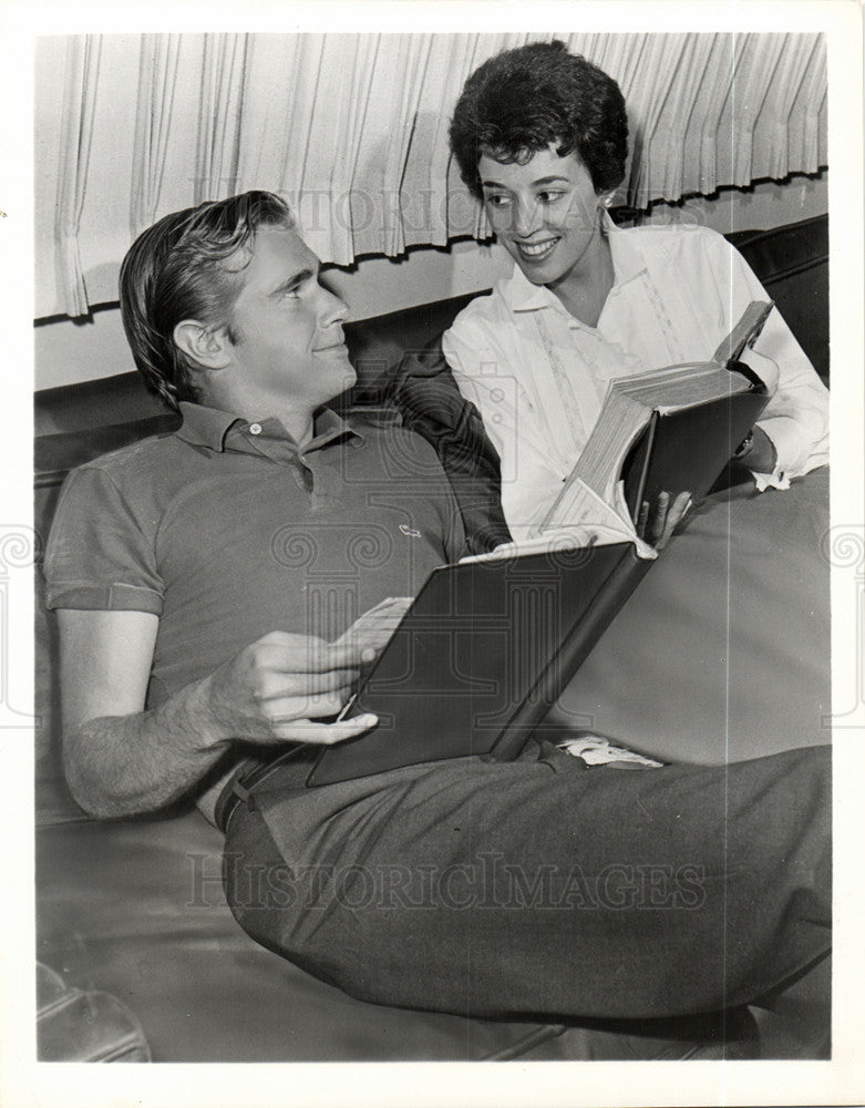 1959 Press Photo John Lupton American actor - Historic Images