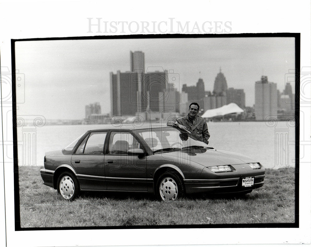 1990 Press Photo Saturn Travel Models Nunzio Lupo - Historic Images