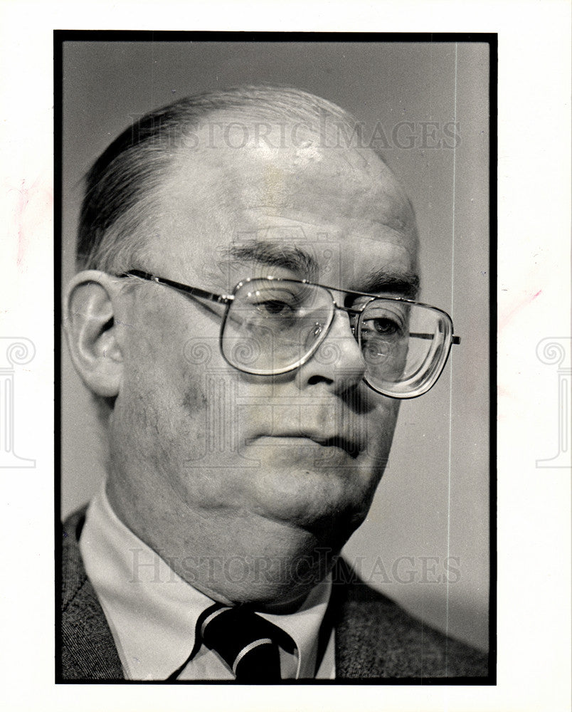 1987 Press Photo Walter McCarthy Detroit Edison Chairma - Historic Images