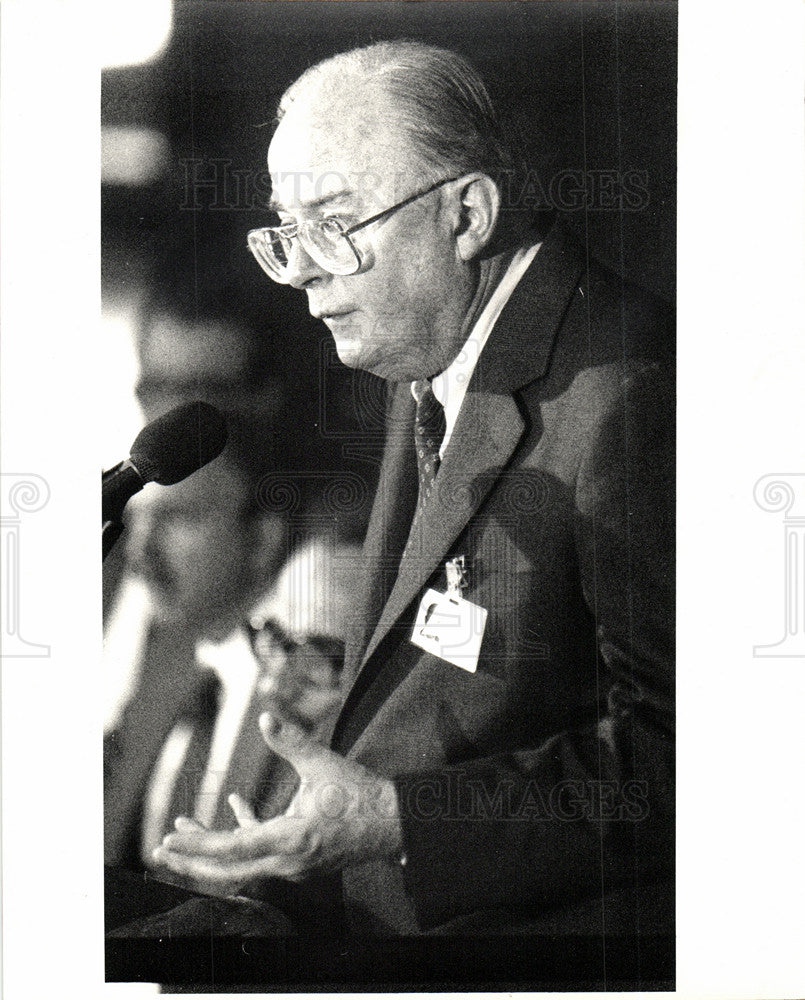 1988 Press Photo Walter McCarthy Jr. - Historic Images