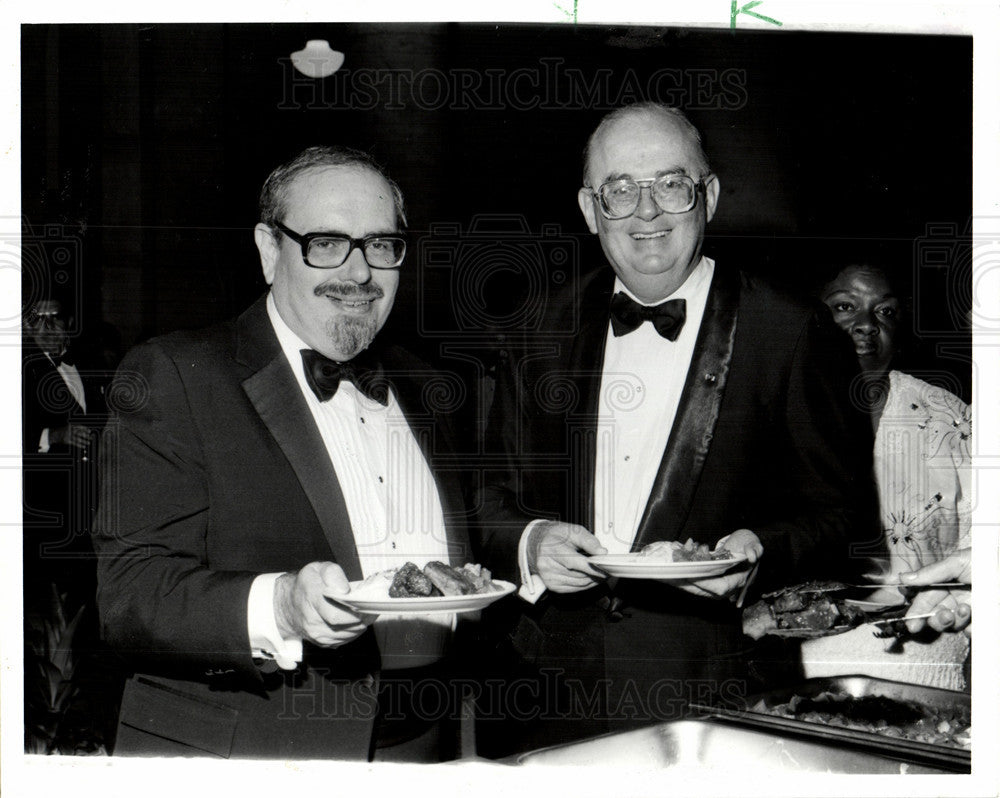 1986 Press Photo Walter McCarthy Detroit Edison Cohan - Historic Images