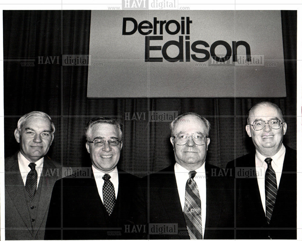 1981 Press Photo company officials of Detroit Edison co - Historic Images