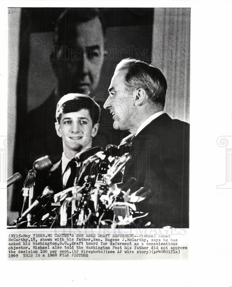 1969 Press Photo Michael Benet McCarthy, draft board - Historic Images