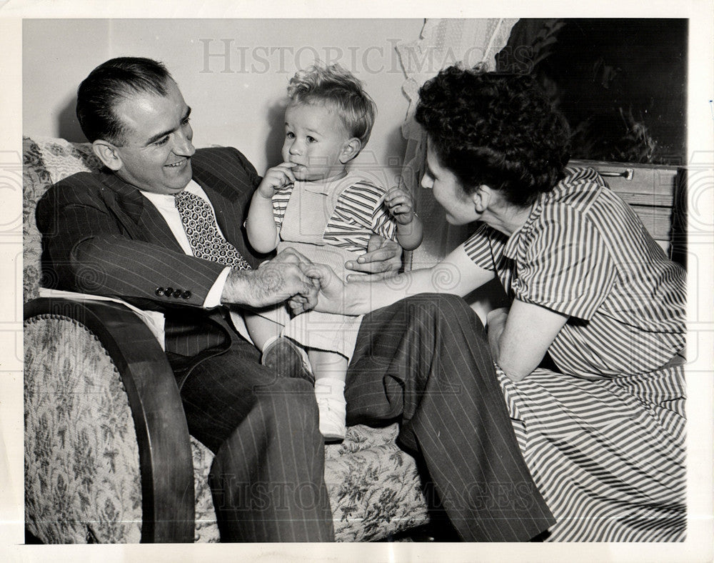 1946 Press Photo Josph McCarthy Kelly Kornely - Historic Images