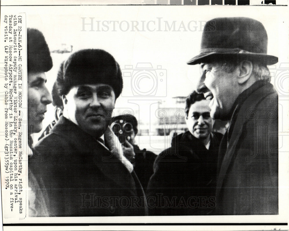 1970 Press Photo Sen. Eugene McCarthy Moscow Airport - Historic Images