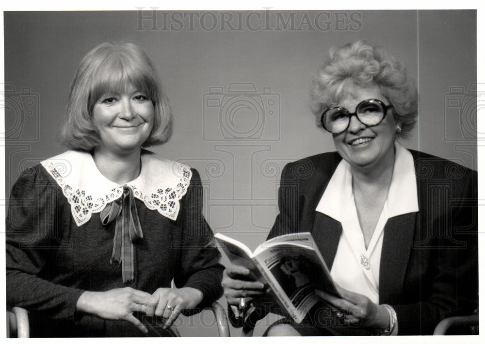 1989 Press Photo Alice R. McCarthy Patricia B. Pearl - Historic Images