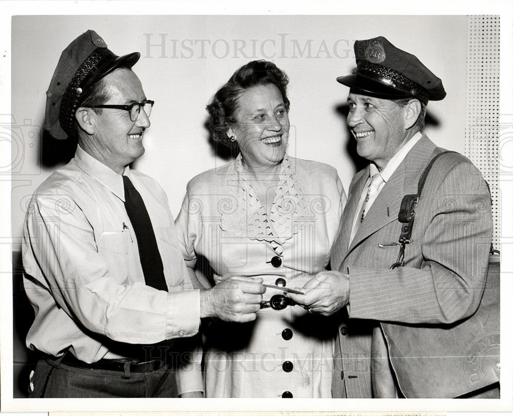 1953 Press Photo Neil Herndon Fibber McGee token - Historic Images