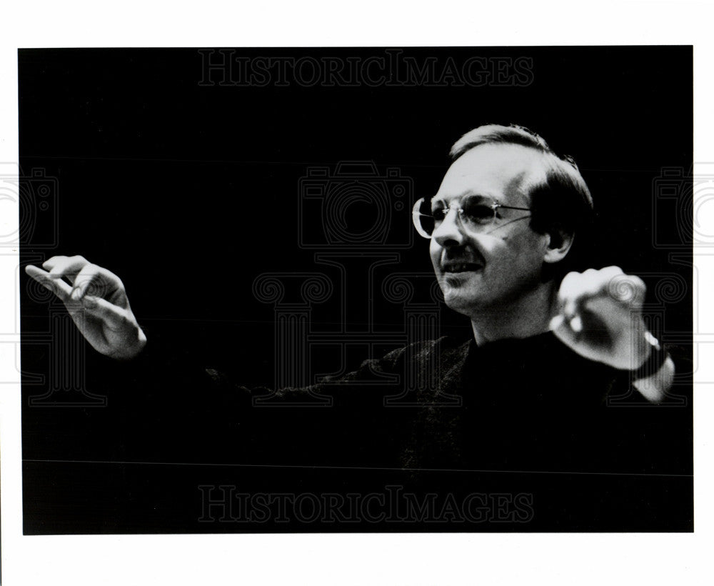 1989 Press Photo Conductor Nicholas McGegan - Historic Images