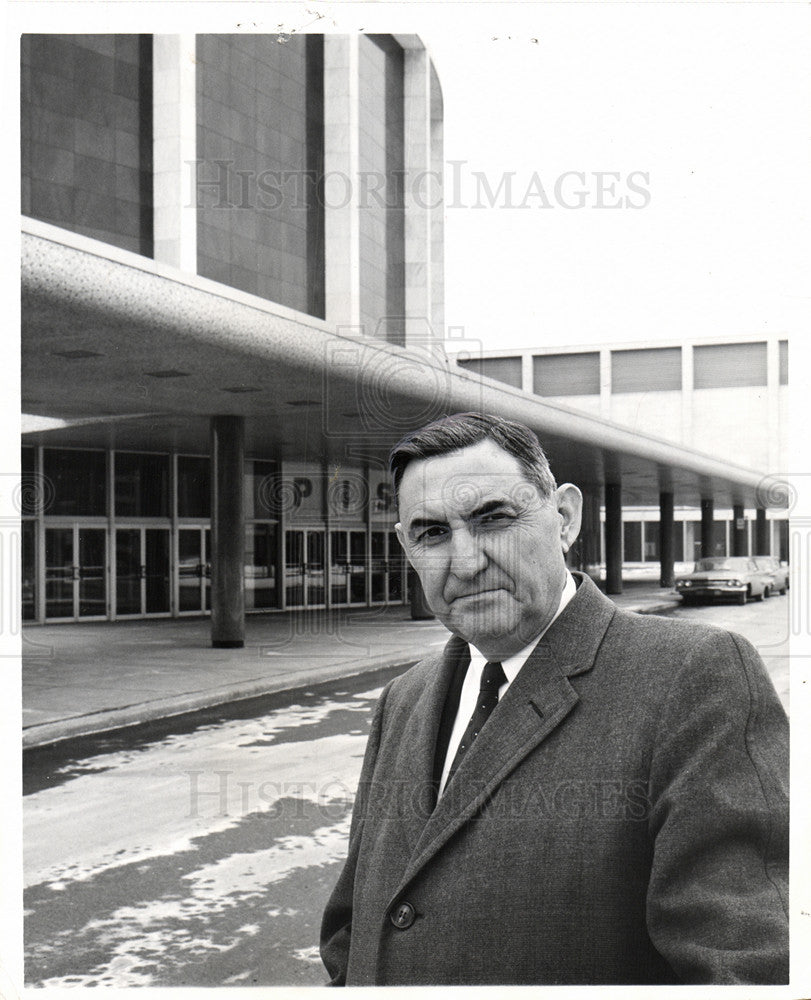 1962 Press Photo John D. McGillis ,Cobo Hall,parking - Historic Images