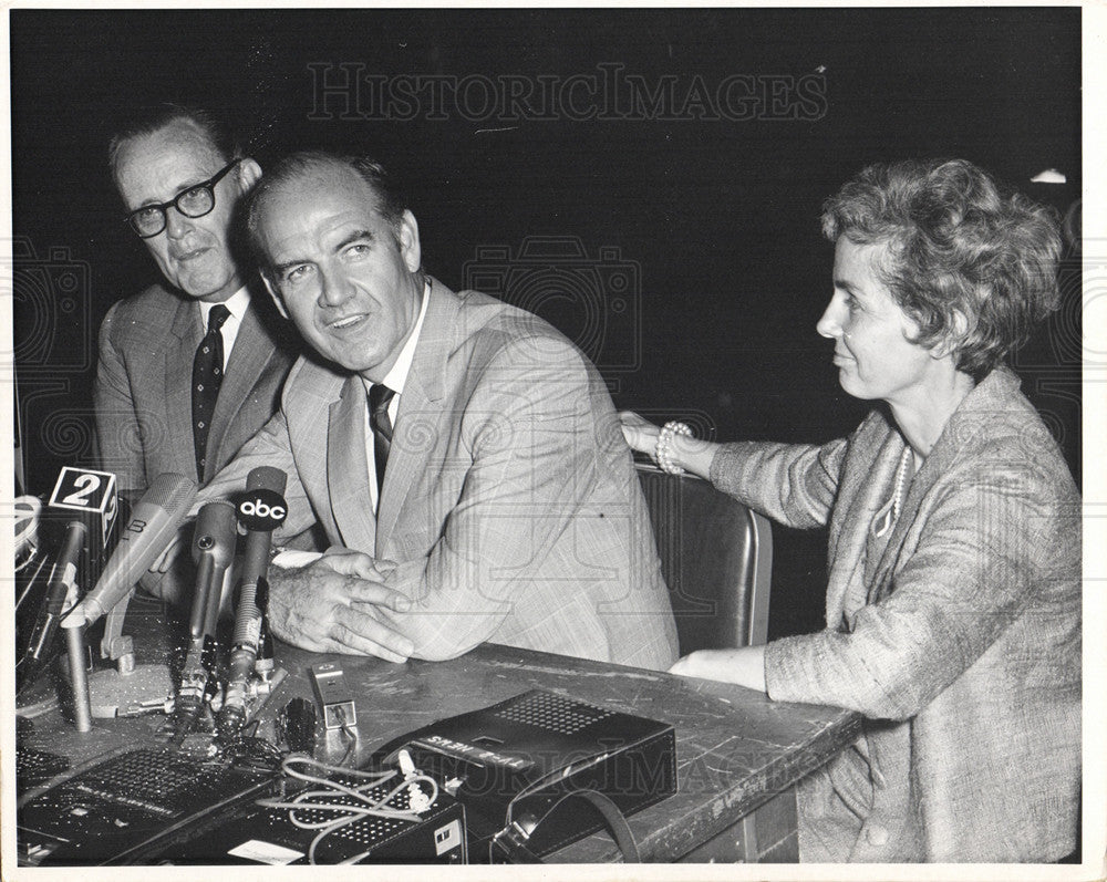 1968 Press Photo Sen. Phil Hart, Sen. George McGovern - Historic Images