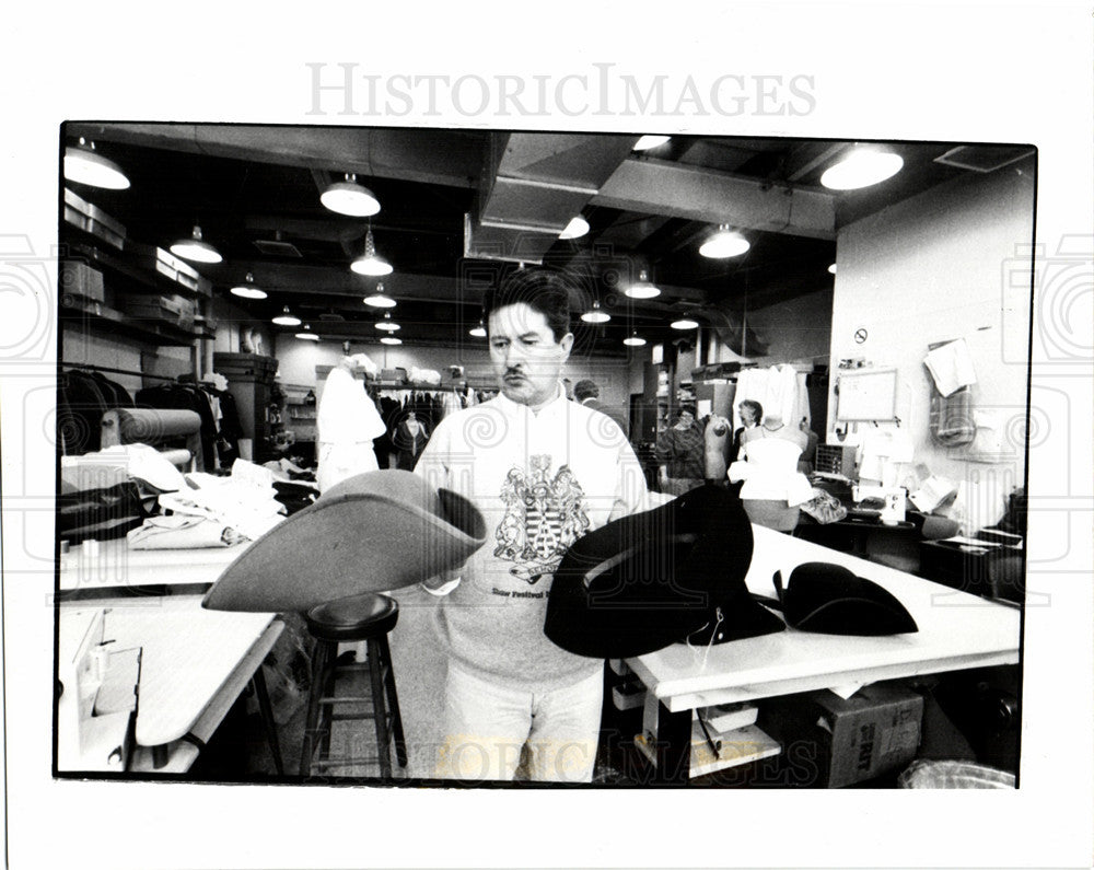 1990 Press Photo Barry MacGregor Theater Actor - Historic Images