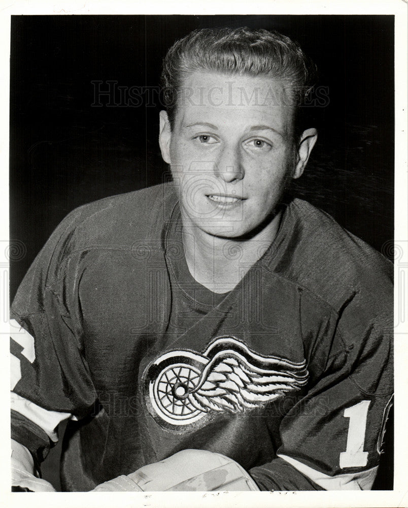 1964 Press Photo  Bruce MacGregor Redwings Hockey - Historic Images