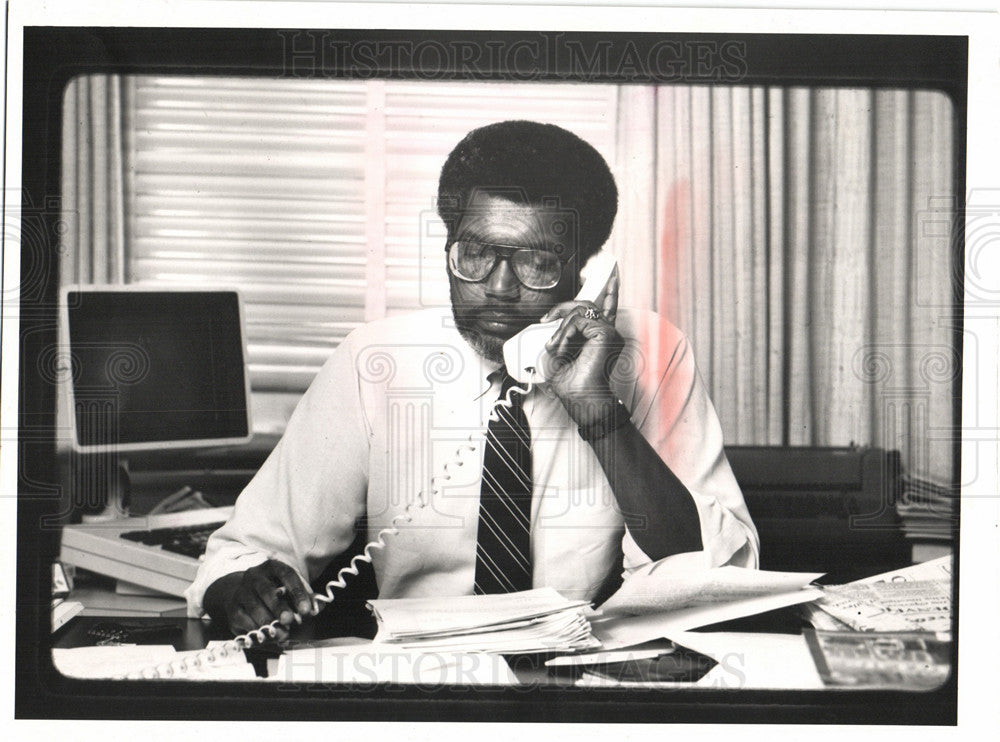 1988 Press Photo Robert McGruder Managing Editor News - Historic Images