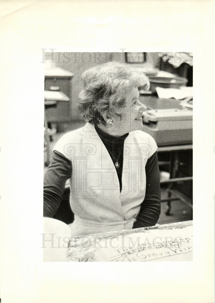 1975 Press Photo Mary McCrory Work Space Office - Historic Images