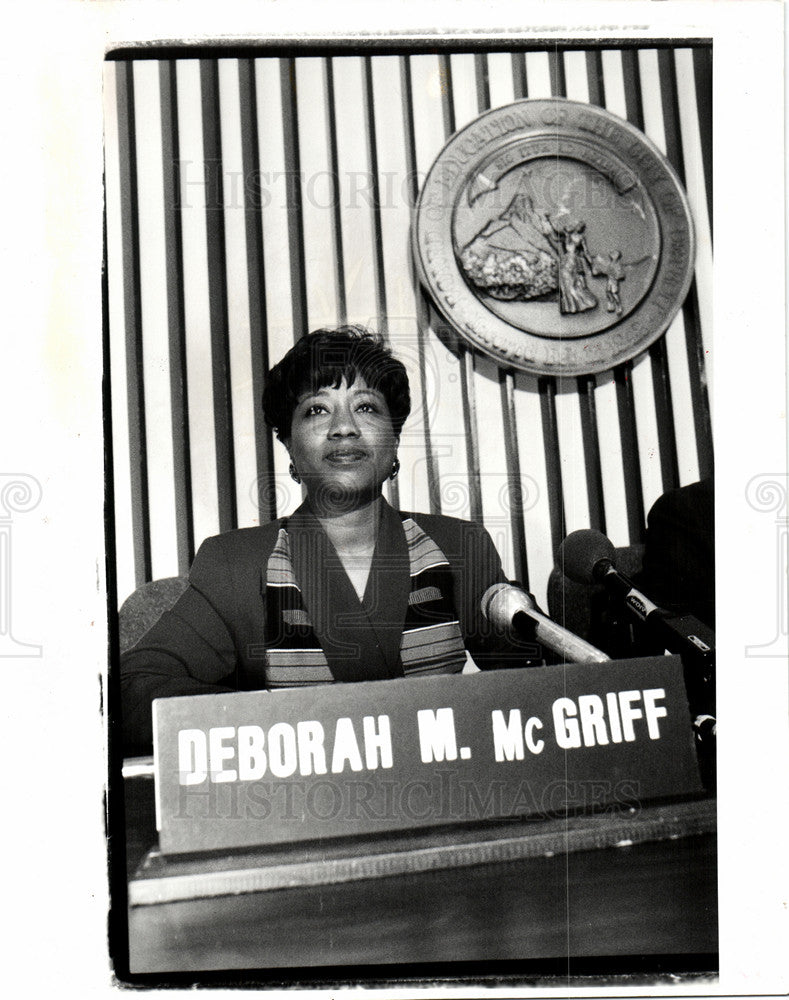 1999 Press Photo Deborah McGriff  Malcolm X Academy - Historic Images