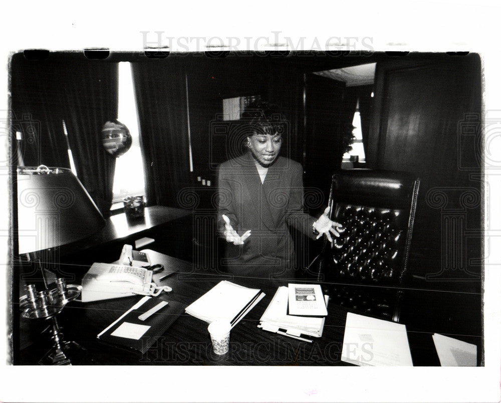 1991 Press Photo Dr. Deborah McGriff busy first day - Historic Images