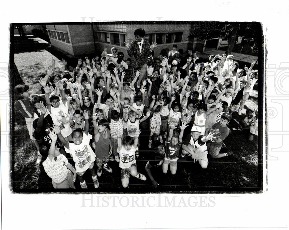 1991 Press Photo Deborah McGriff School Students Carver - Historic Images