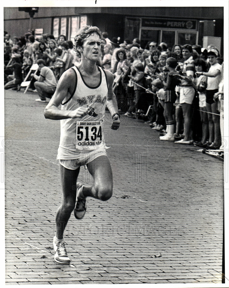 1981 Press Photo Mike McGuire,Running,Free Press Race - Historic Images