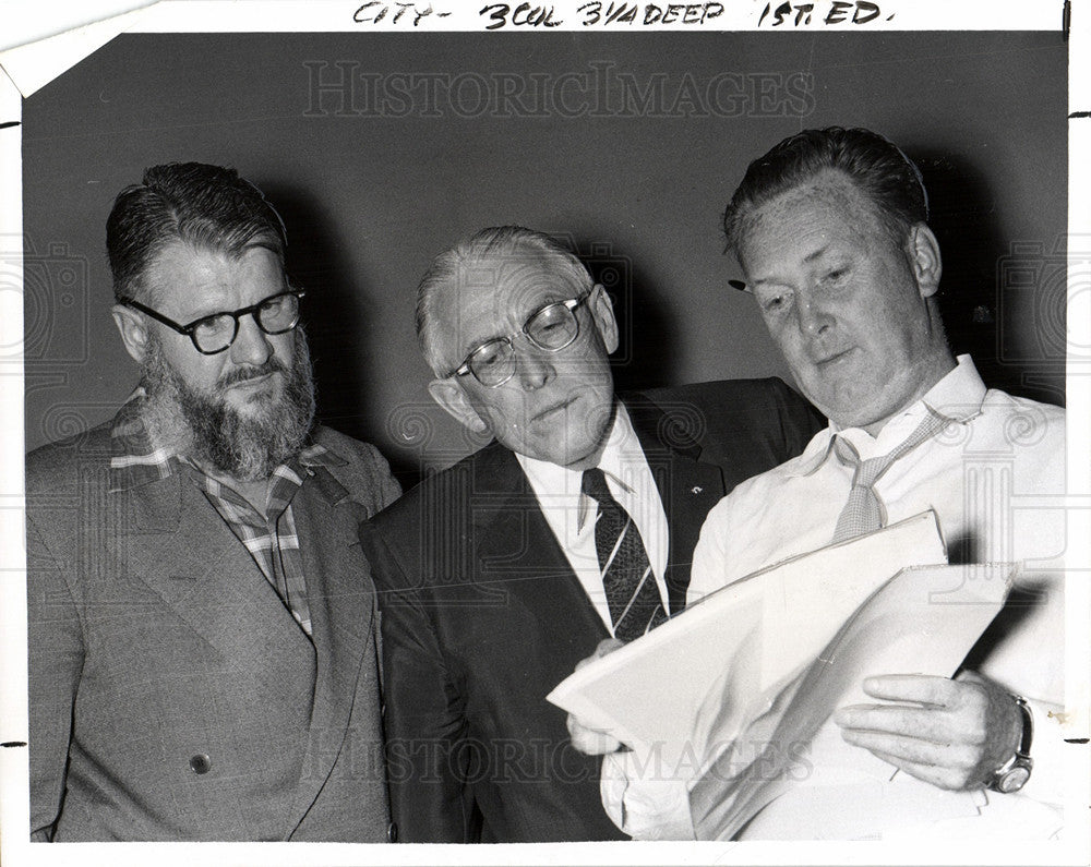 1957 Press Photo Frank McInnis - Historic Images