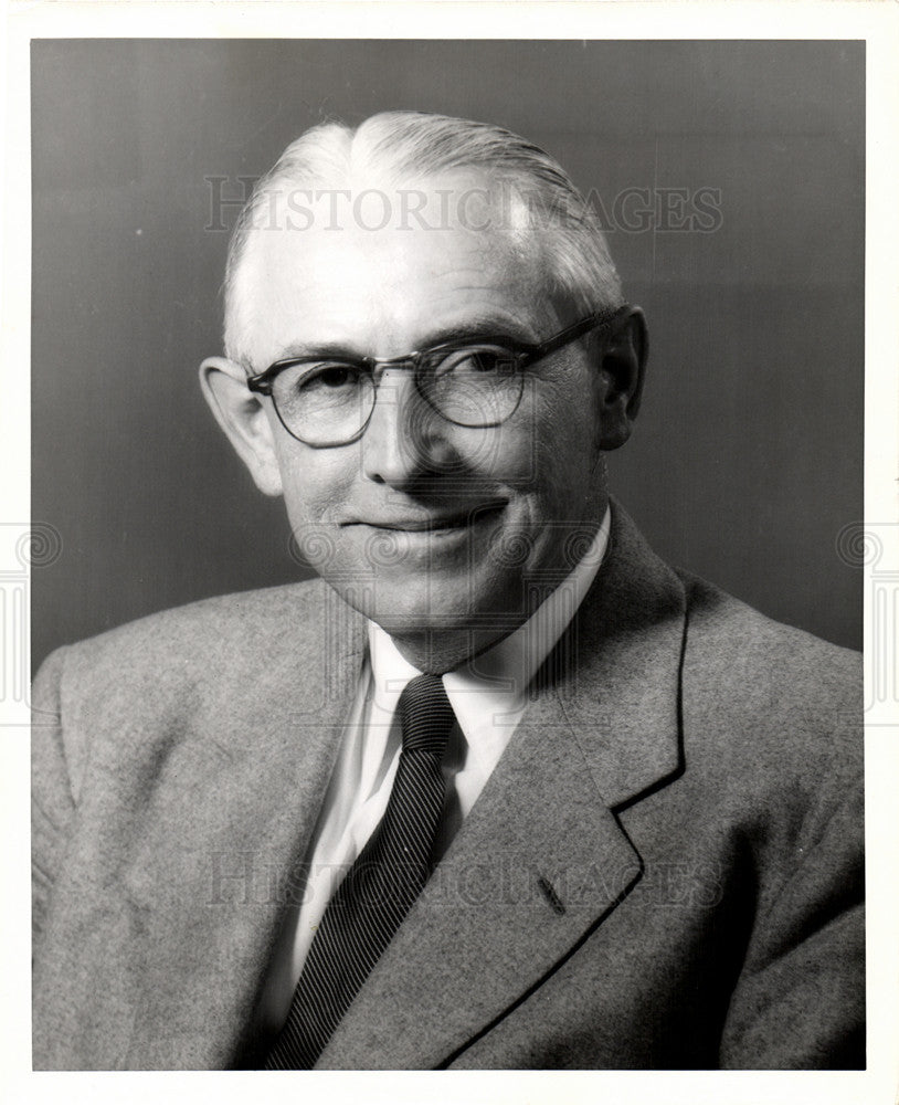 1955 Press Photo Frank McInnis Director Detroit Zoo - Historic Images