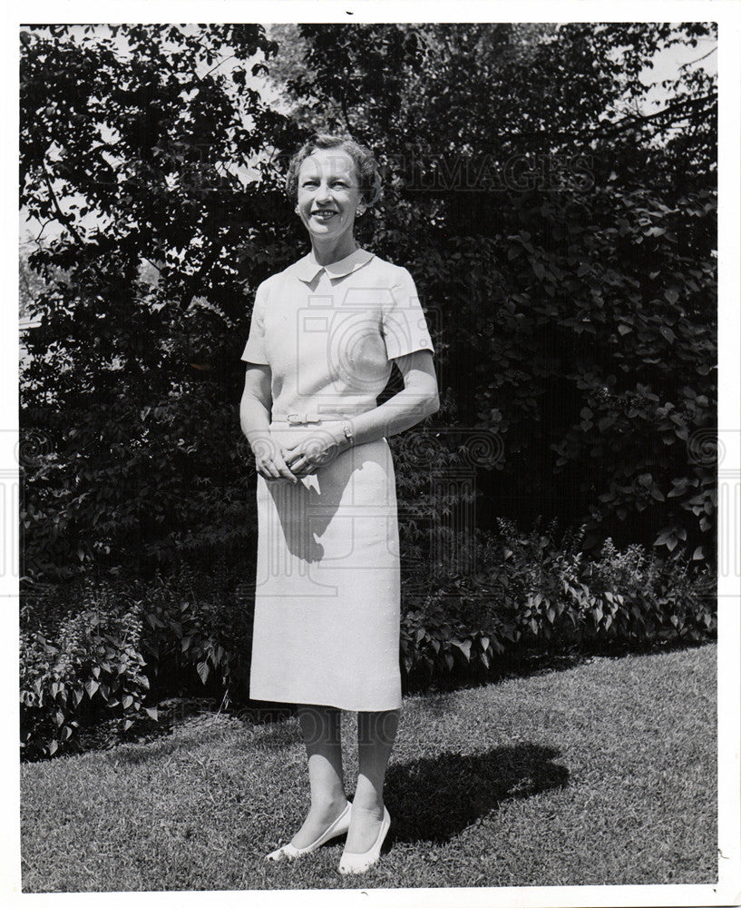 1960 Press Photo Mrs. Frank McGinnis wife zoo director - Historic Images