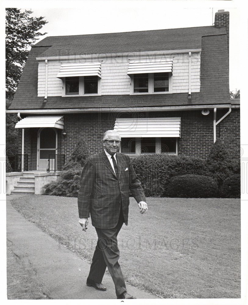 1962 Press Photo Frank G. McInnis Zoo director - Historic Images