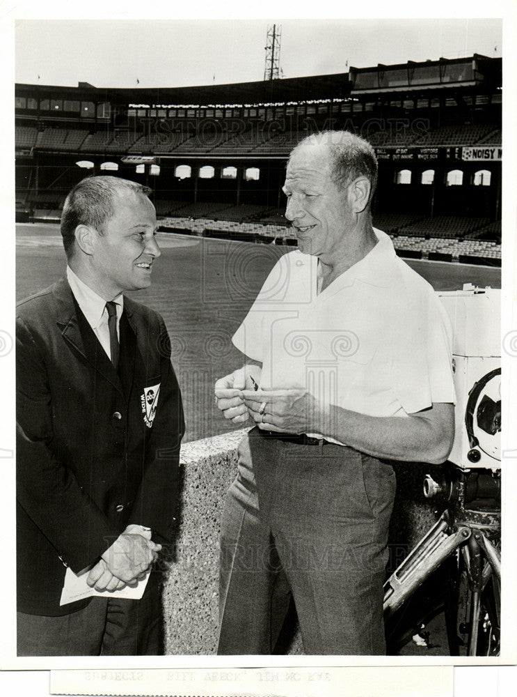1964 Press Photo Bill Veeck Jim McKay Wide World Sports - Historic Images