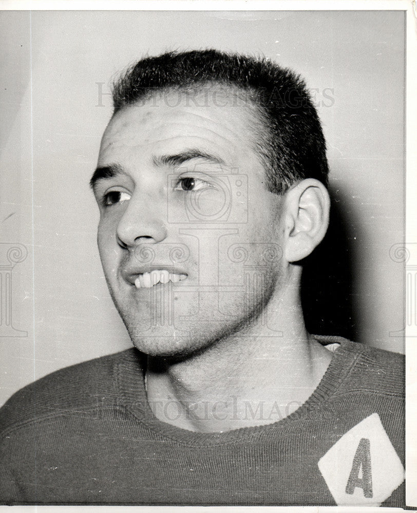1951 Press Photo Doug McKay Canadian Ice Hockey Player - Historic Images