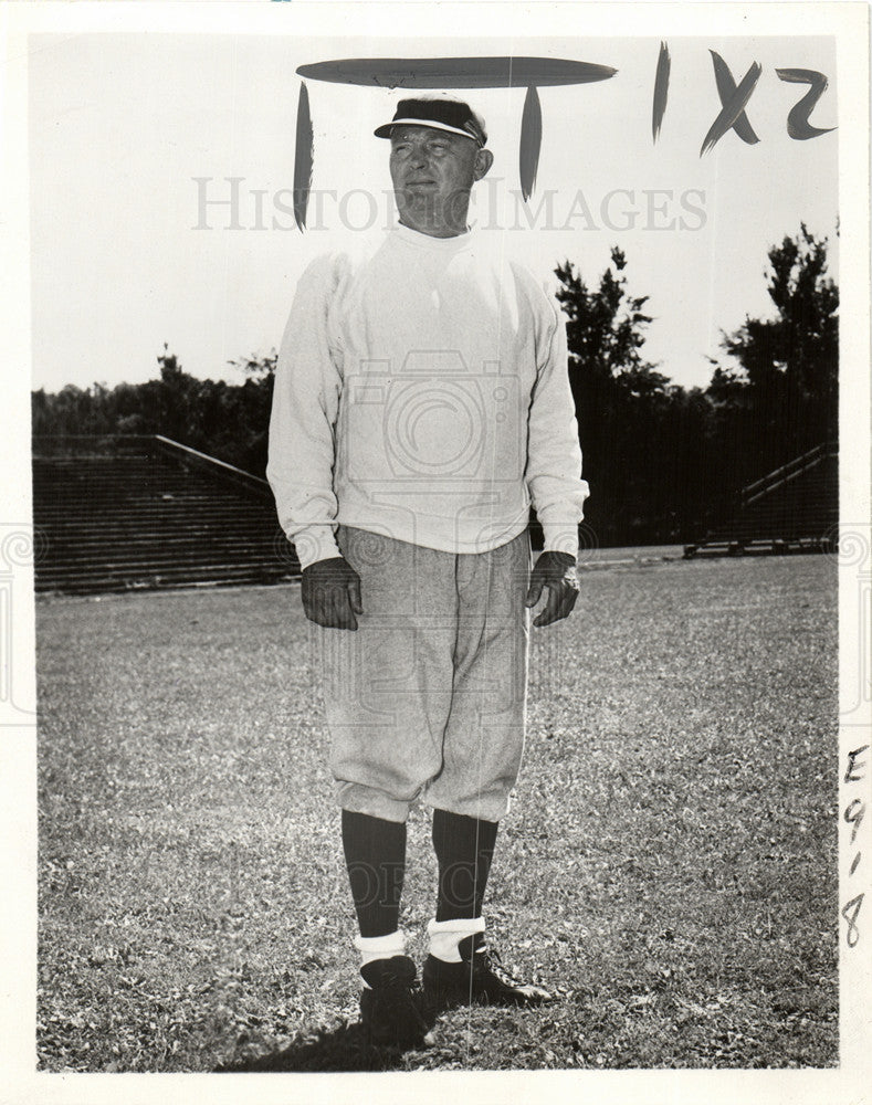 1953 Press Photo Tuss Dartmouth Indians coach NBC-TV - Historic Images