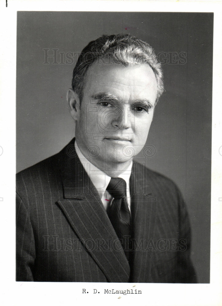 1974 Press Photo Richard D. McLaughlin Chrysler manager - Historic Images