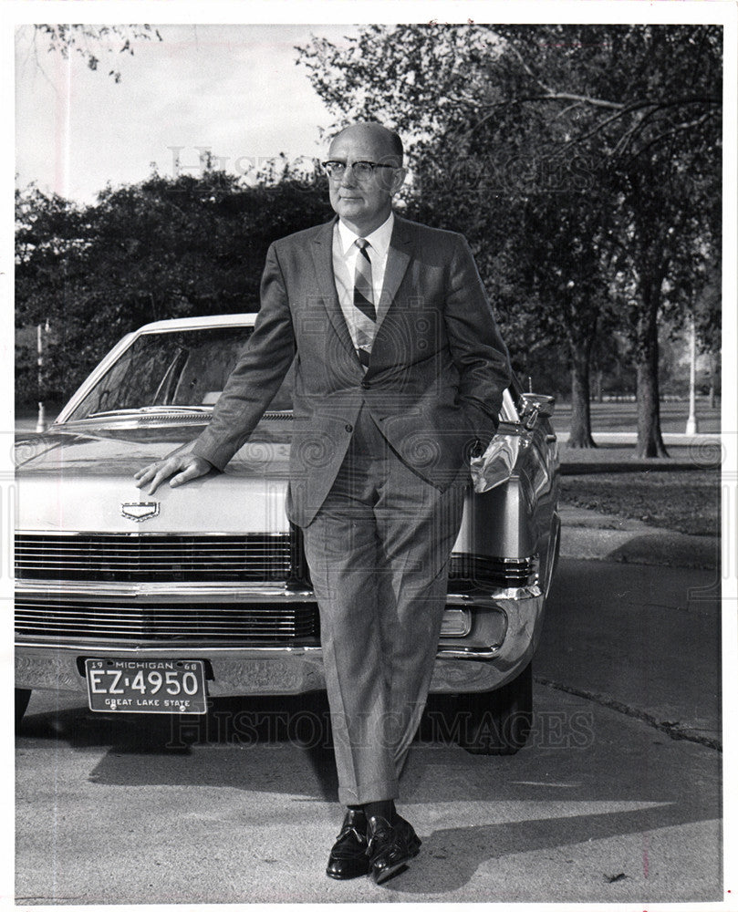 1968 Press Photo Lincoln Mercury Matt McLaughlin - Historic Images