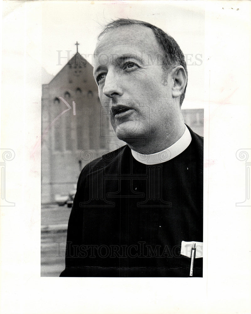 1975 Press Photo Father McLaren - Historic Images