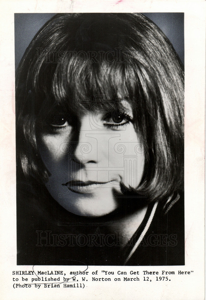 1976 Press Photo Shirley MacLaine headshot publicity - Historic Images