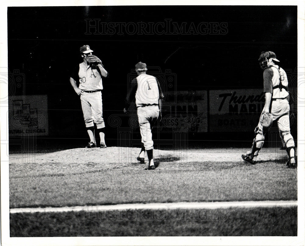 Press Photo Oakland Athletic Pitcher Game Time - Historic Images