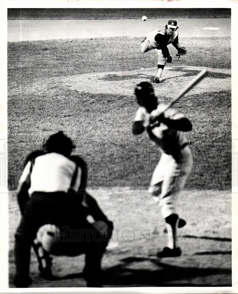 Press Photo Oakland Athletic Pitcher Game Time - Historic Images