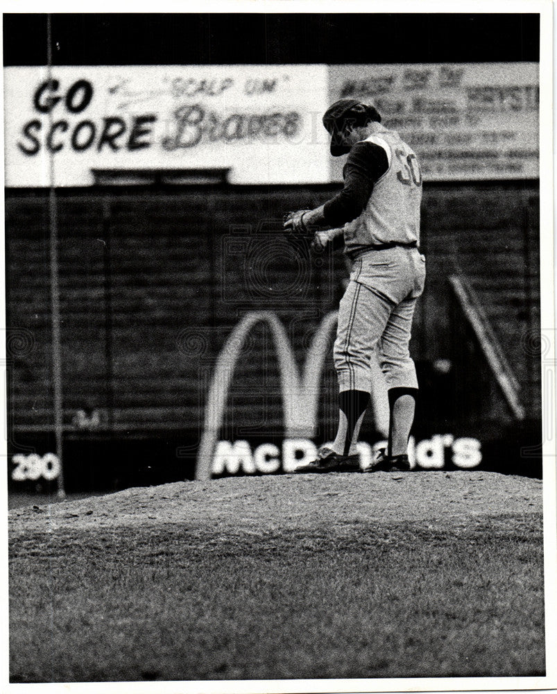 Press Photo Oakland Athletic Pitcher Game Time - Historic Images