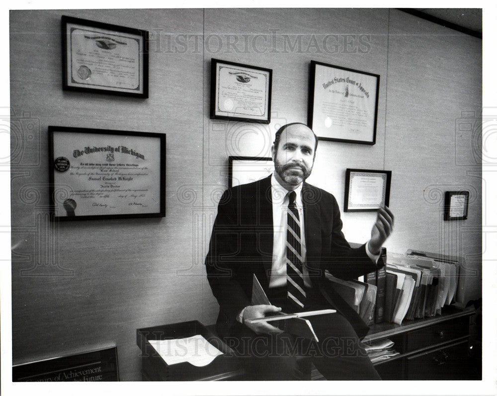 1990 Press Photo Samuel L. McKnight Lawyer - Historic Images