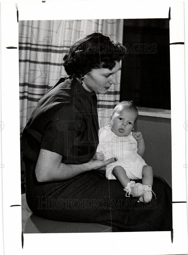 1980 Press Photo Left, baby of family, Rand - Historic Images