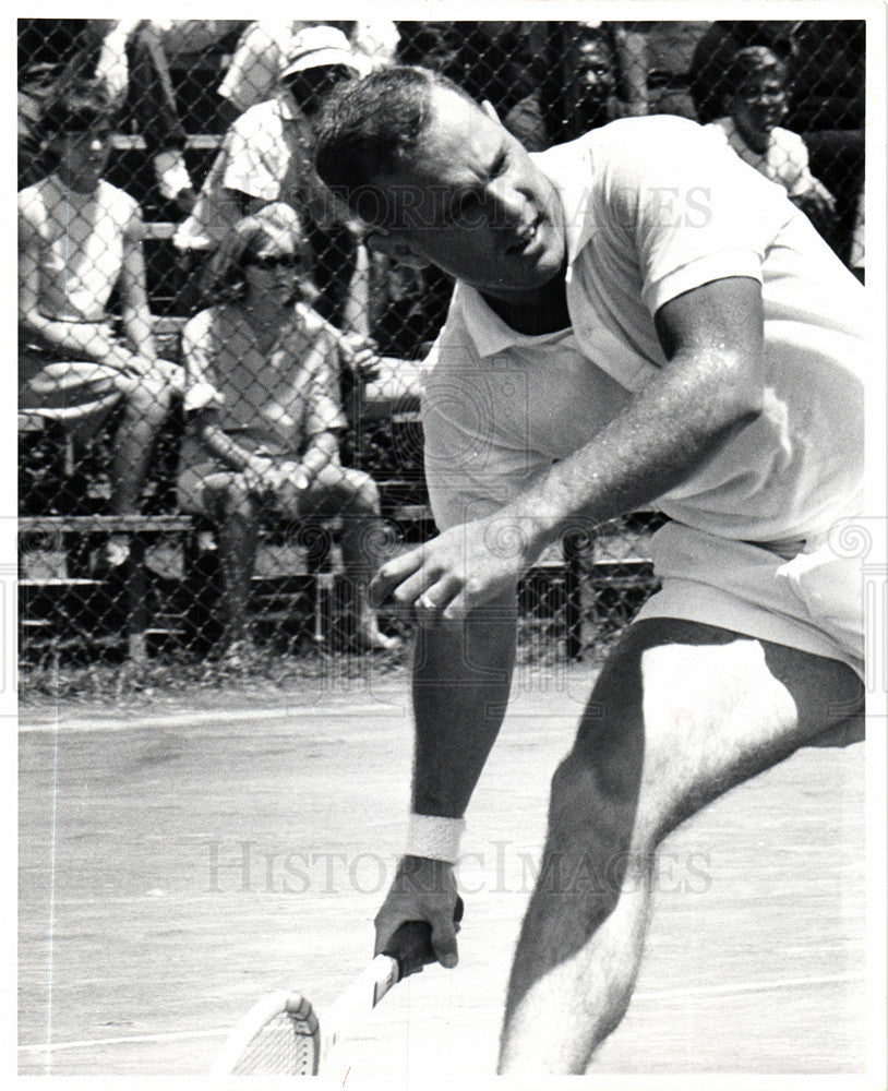 1965 Press Photo Chuck McKinley tennis amateur - Historic Images