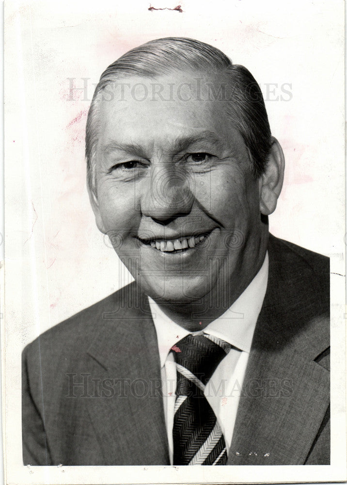 1980 Press Photo Gordon B. MacKenzie Ford VicePresident - Historic Images