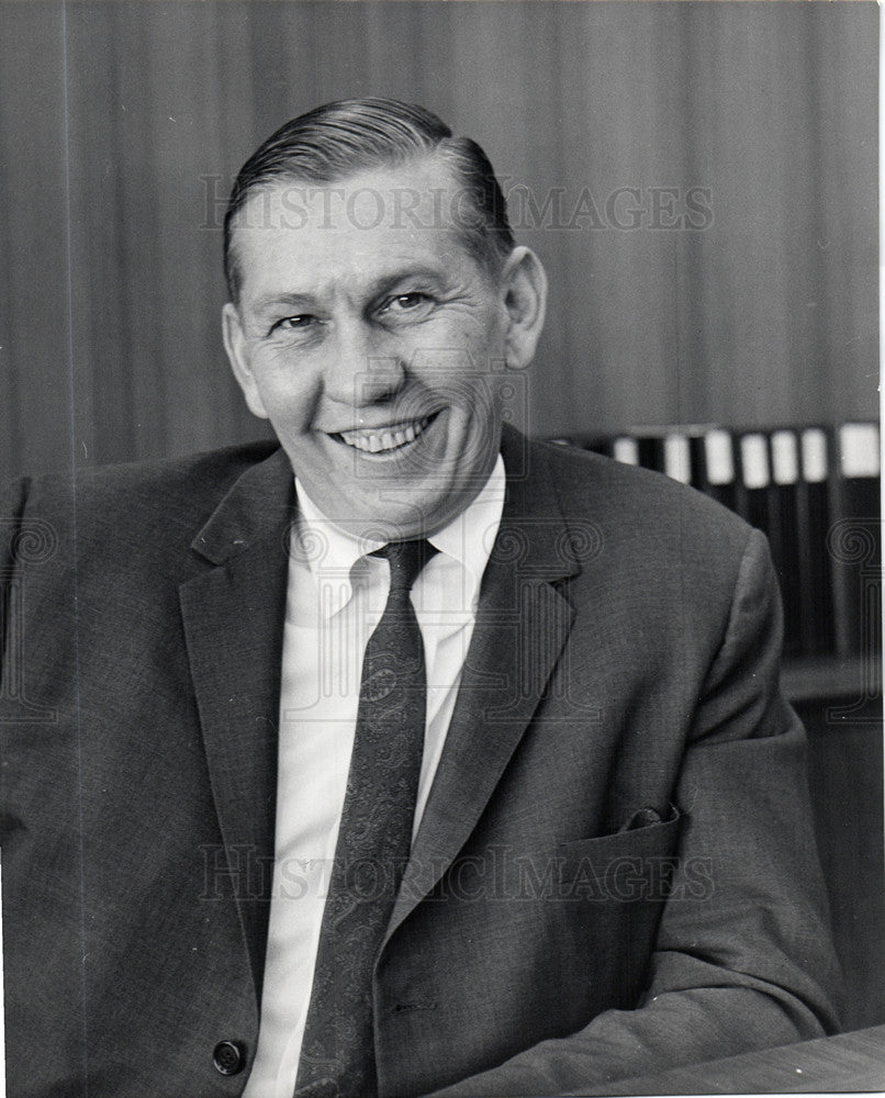 1964 Press Photo Gordon MacKenzie Ford general sales - Historic Images