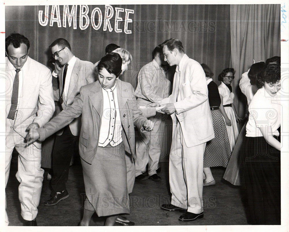 Press Photo Adults Dancing Aat Jamboree - Historic Images