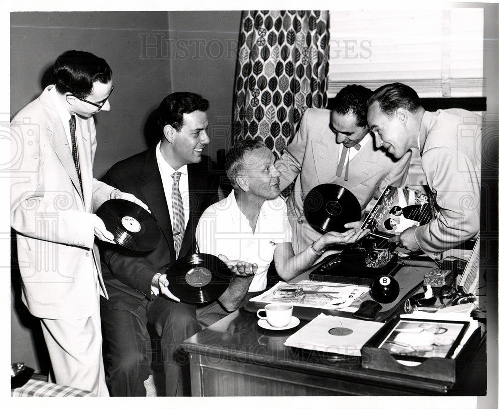 Press Photo Men Looking At Record Collection - Historic Images