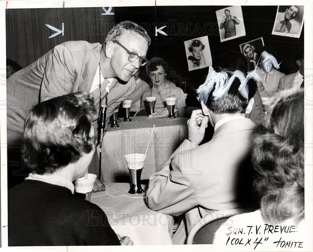 1954 Press Photo Disc Jokey, Ed McKenzie, Sun TV - Historic Images