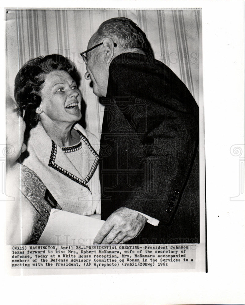 1964 Press Photo Lyndon Johnson Mrs. McNamara meet - Historic Images