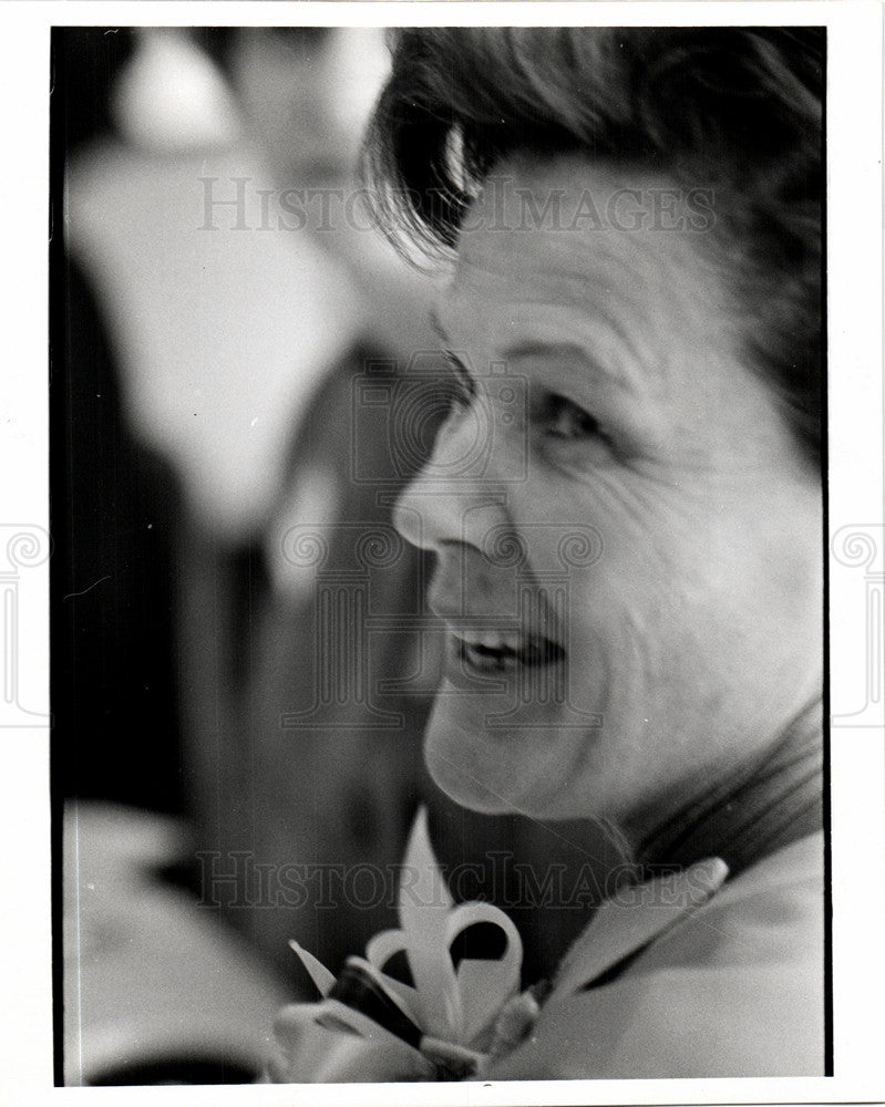 1967 Press Photo Margaret McNamara politics child read - Historic Images