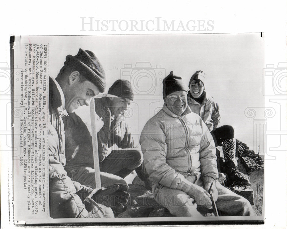 1966 Press Photo Robert Mcnamara Mount Party Climberg - Historic Images